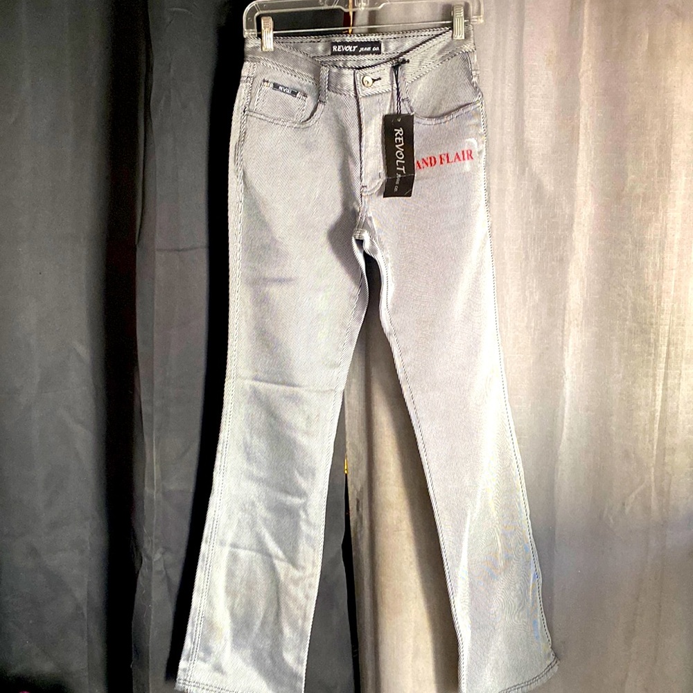JEANS NEW WITH TAGS. REVOLT. FIT AND FLARED JEANS. JUNIORS